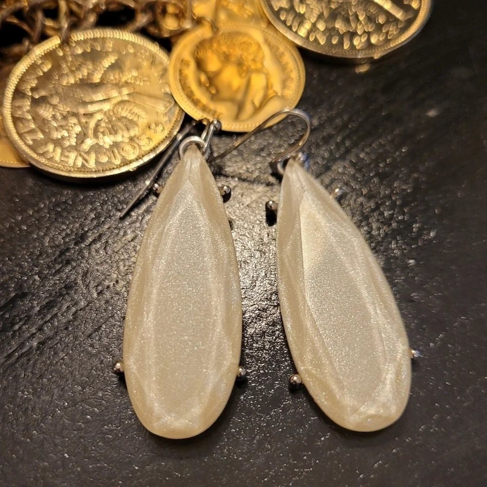Irresdescent Ivory Teardrop Dangle Silver Earrings